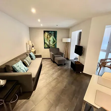 Gorgeous Apartment In Downtown-3