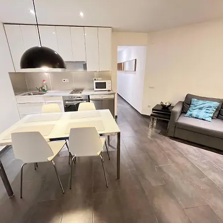 Gorgeous Apartment In Downtown-2